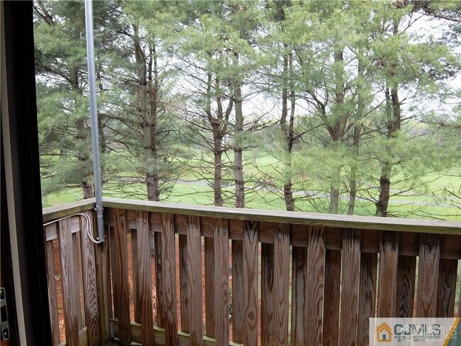 Building Photo - 1818 Ravens Crest Dr