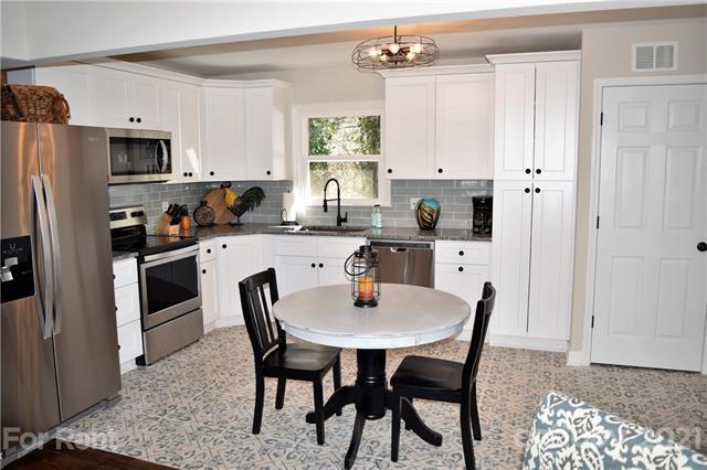 Building Photo - 201 Gamble St