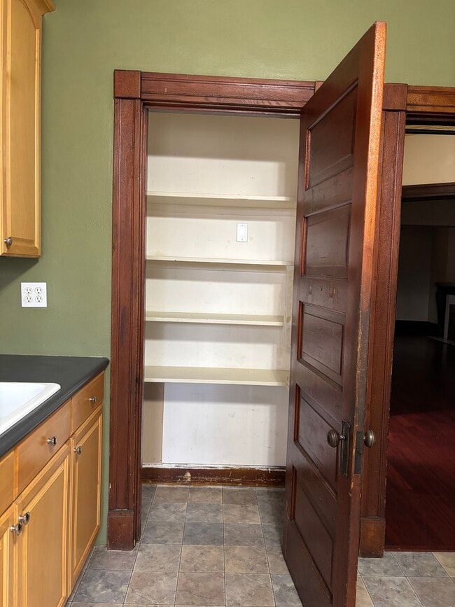 Building Photo - Completedly Remodeled 2+ Bedroom Home