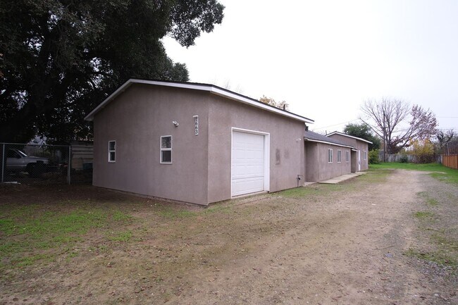 Building Photo - Perfect multi-family property! A 3-bed, 2-bath home for $2,400, plus a separate in-law studio ava...