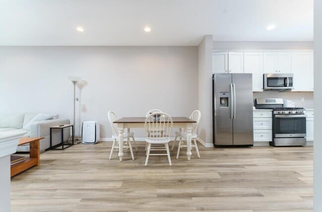 Building Photo - 197 Sean St