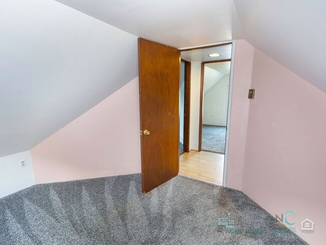 Building Photo - $500 OFF Special - Beautiful 4 Bed/1 Bath Home in Astoria