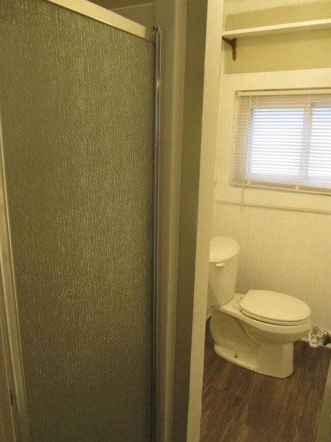 Building Photo - 2 Bedroom House!