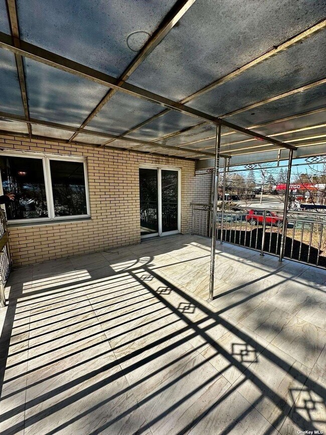 Building Photo - 283 Commack Rd