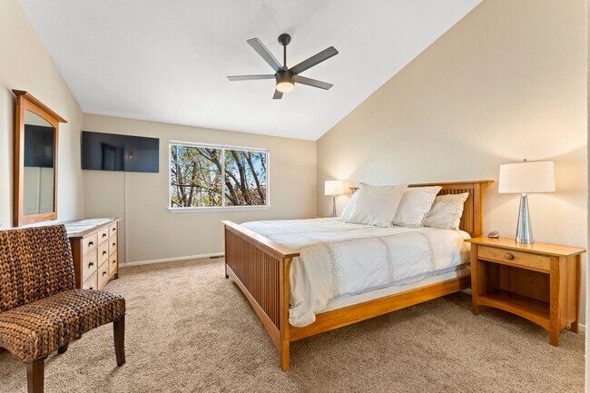 Building Photo - Fully Furnished Modern Home With Great Location