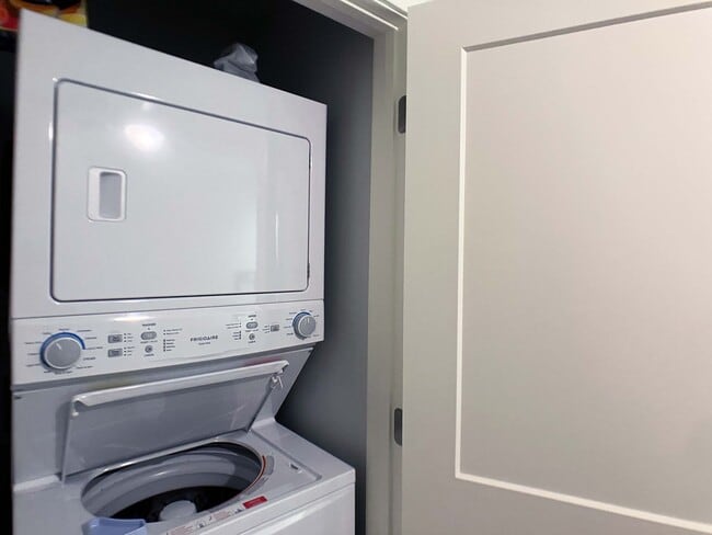 Building Photo - Porter's Parkside - New One Bedroom, One Bathroom Townhome