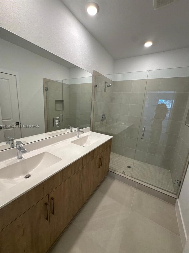 Building Photo - 17108 SW 2nd Cir