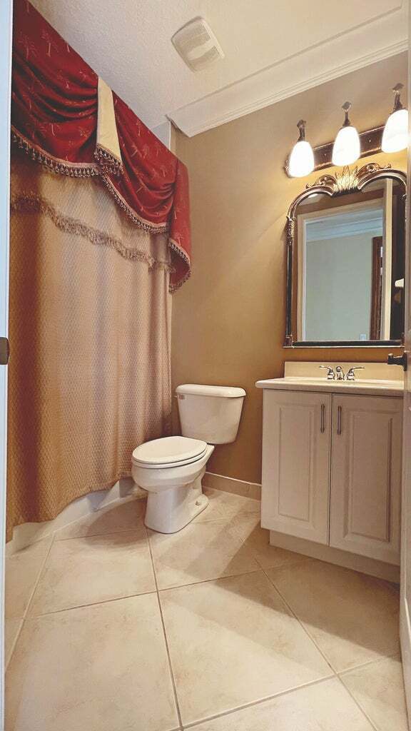 Building Photo - 9843 Vía Amati