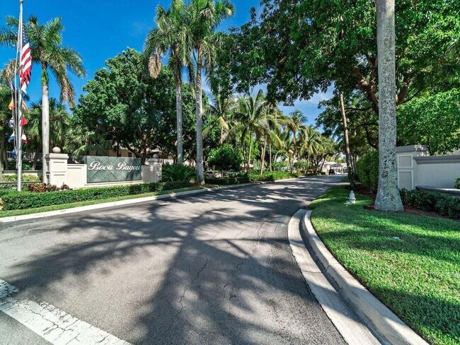 Building Photo - 4 Royal Palm Way