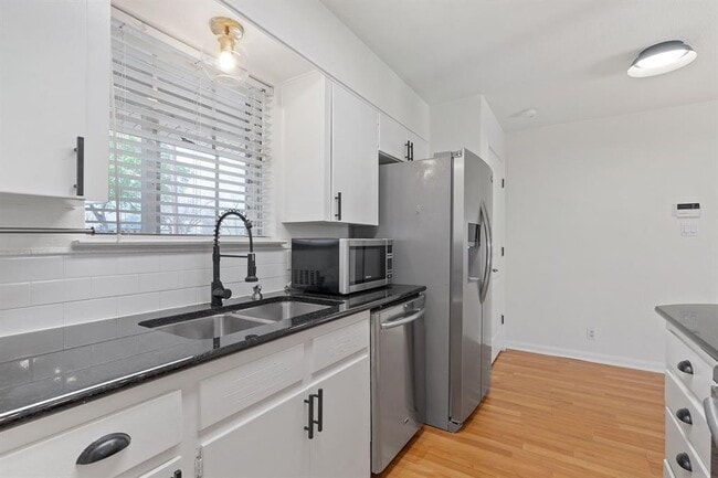 Building Photo - 2407 Southland Dr