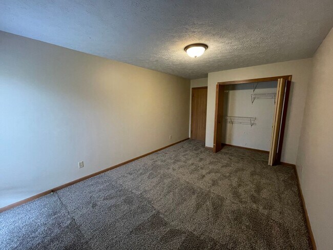 Building Photo - 3 Bedroom 3.5 Bath Townhouse