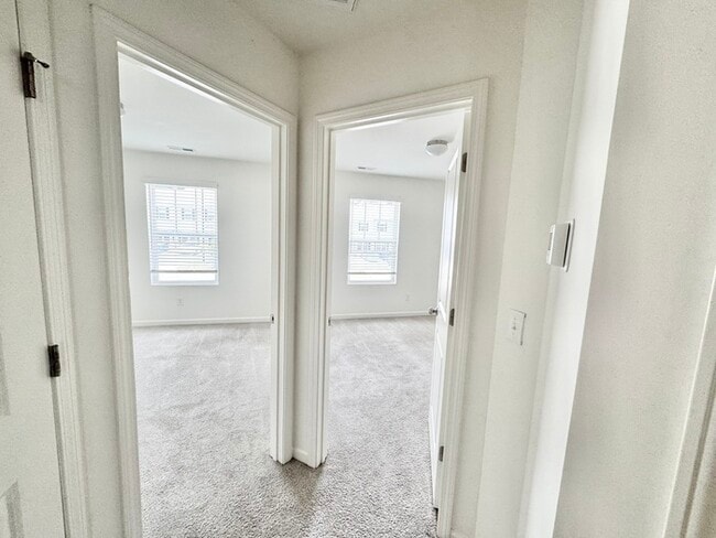 Building Photo - 3BD/2.5 bath townhome minutes from I- 85 and historic downtown MOVE IN SPECIAL