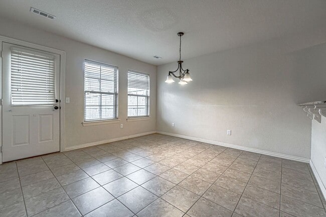 Building Photo - Spacious Centerton Duplex