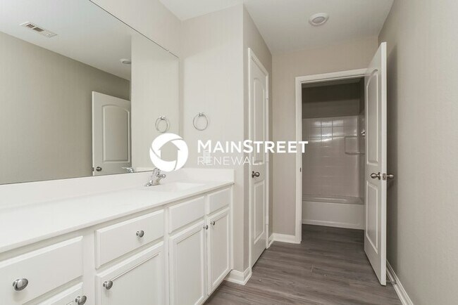 Building Photo - 5 Bedroom Pet-Friendly Home in Magnolia, TX with Main Street Renewal