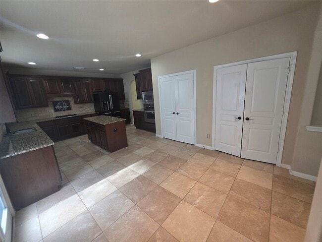 Building Photo - 2520 Garnetfield Ln