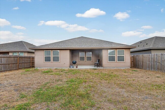 Building Photo - 3909 Shiva Dr