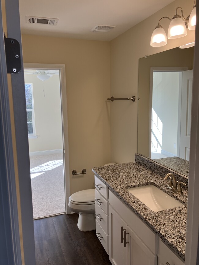 Full bath /Tub shower - 244 Admiration Ave