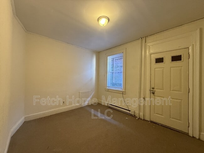 Building Photo - 347 S George St