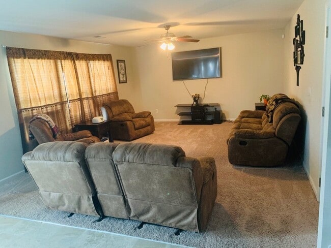 Building Photo - Spacious 4 Bedroom Home Located in Jacob's Creek!