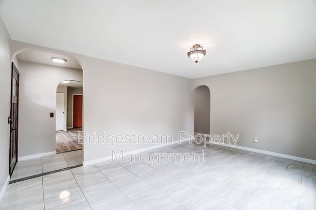 Building Photo - 4354 Meadowcroft Rd