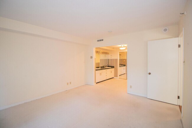 Building Photo - 101 Lombard St