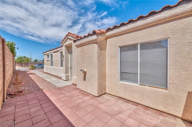 Building Photo - 2559 W Richmar Ave