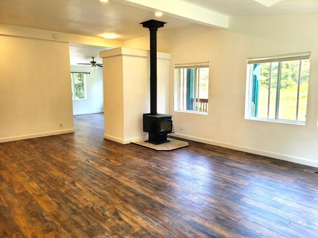 Building Photo - Country Home in secluded Mosquito Lake Rd ...