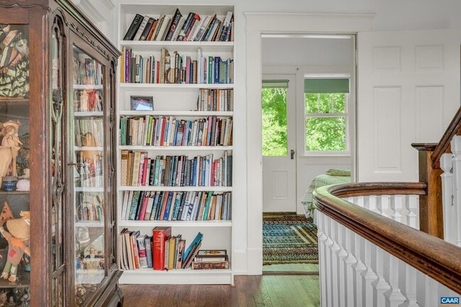 Building Photo - 502 Park Hill