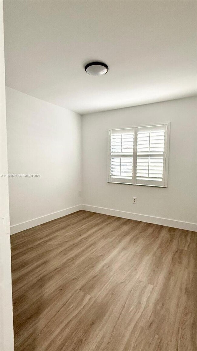 Building Photo - 1547 SW 137th Pl