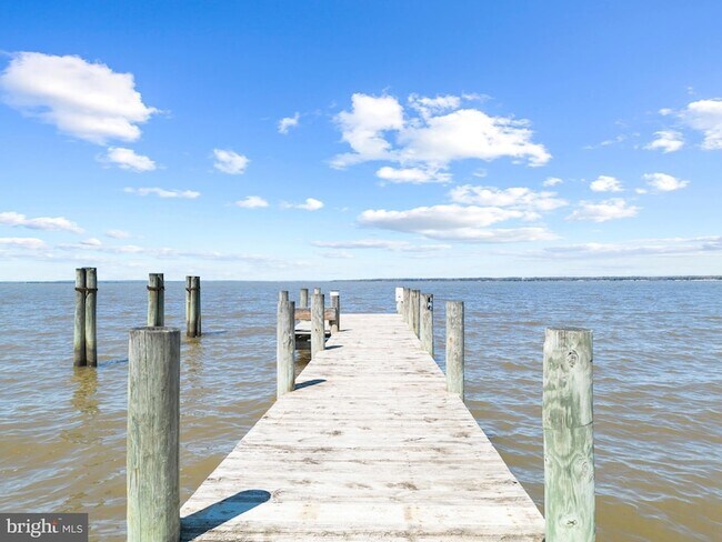 Building Photo - 6117 Riverview Dr