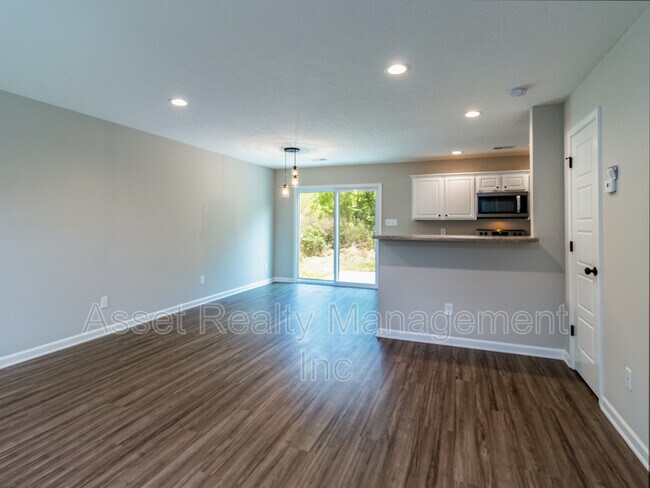 Building Photo - 628 Drakewood Rd