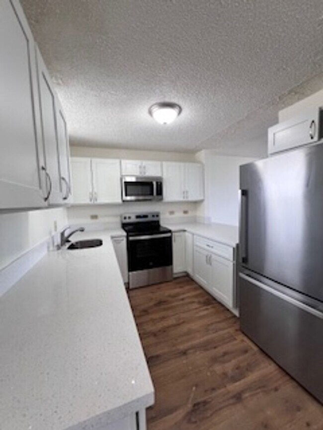 Building Photo - 2-Bedroom, 2-Bath Condo for Rent at Surfview