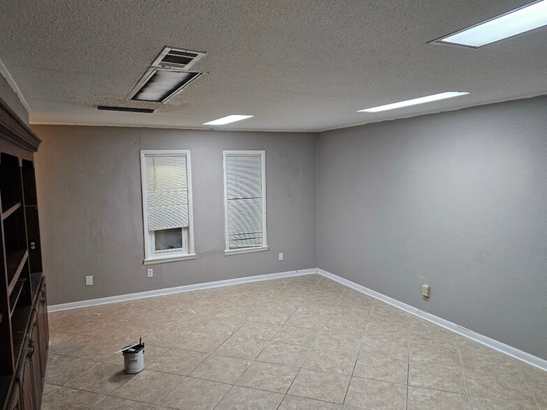 Building Photo - 3736 Cumberland Dr