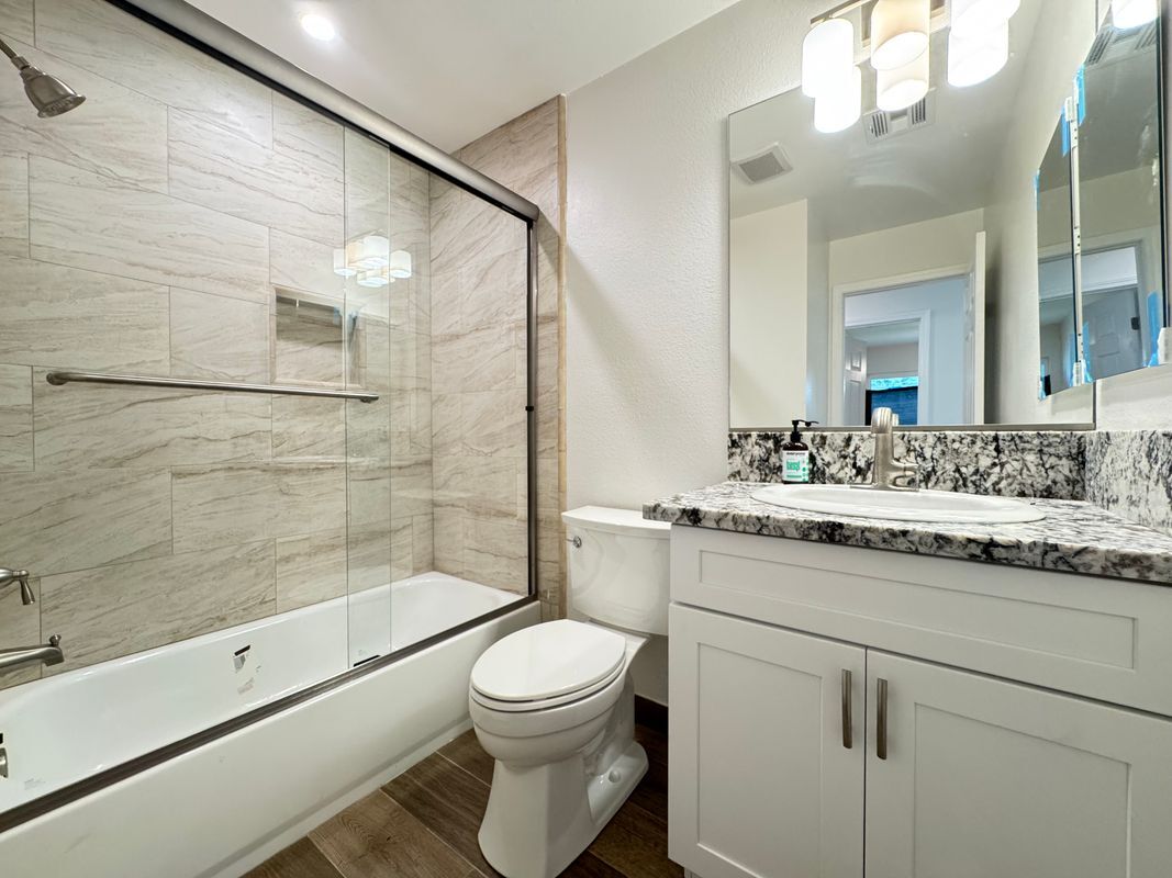 Building Photo - 2912 E Brookside Ct