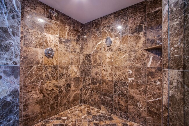 Building Photo - Absolutely stunning high rise loft at Metr...