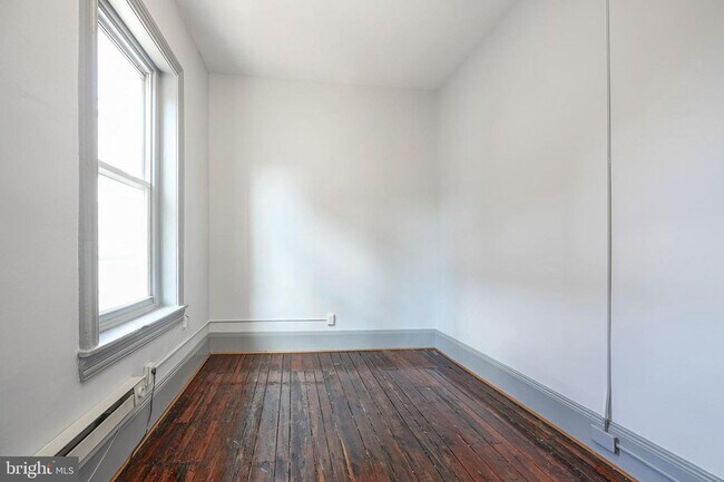 Building Photo - 1525 Tasker St