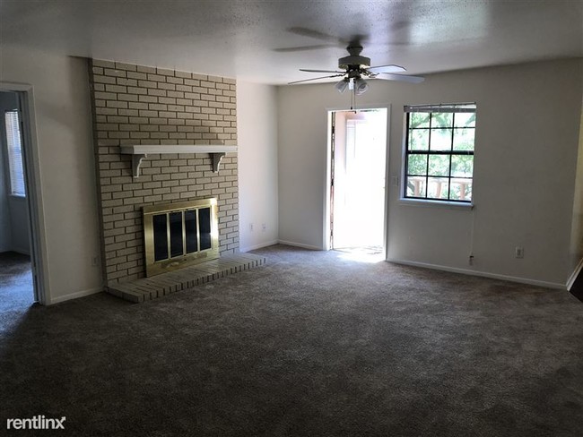 Building Photo - 1 br, 1.5 bath Condo - Oaks of Villa Maria...