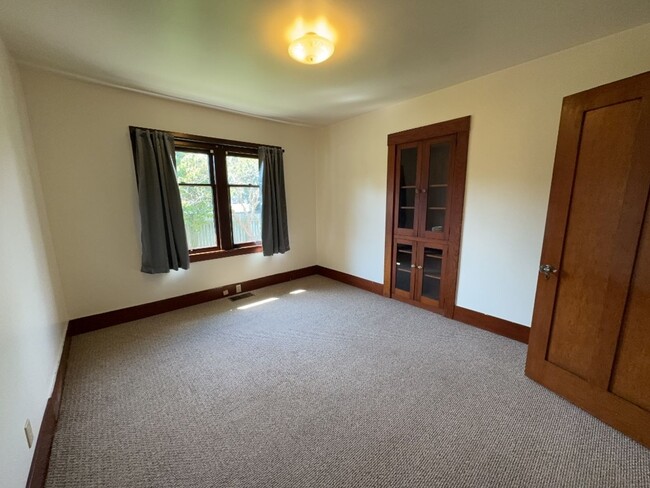 Building Photo - Spacious 3 Bed 1 Bath home located in Eureka