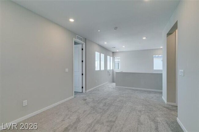 Building Photo - BEAUTIFUL 4 BEDROOM PROPERTY IN GATED COMMUNITY!