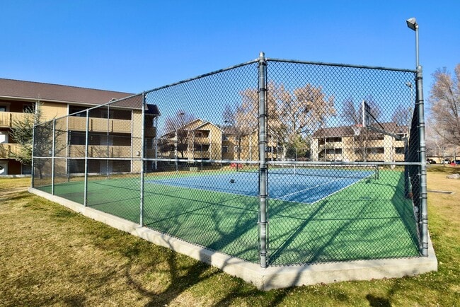 Building Photo - Remodeled 2 Bedroom 2 Bath Unit with Great Amenities!