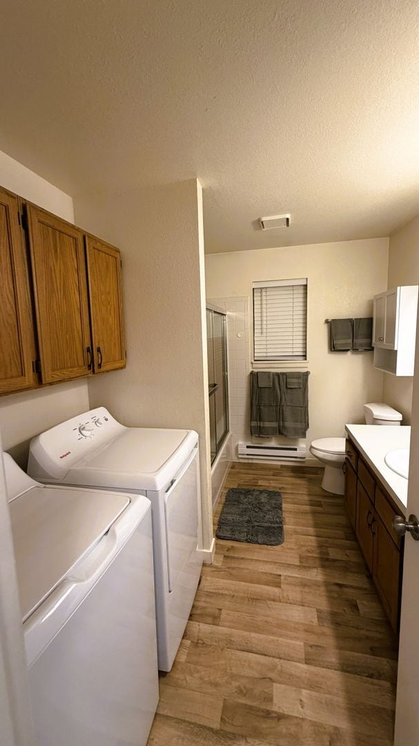 Building Photo - Furnished unit with huge backyard.