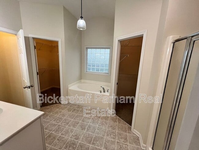 Building Photo - 3007 Nancy Dr