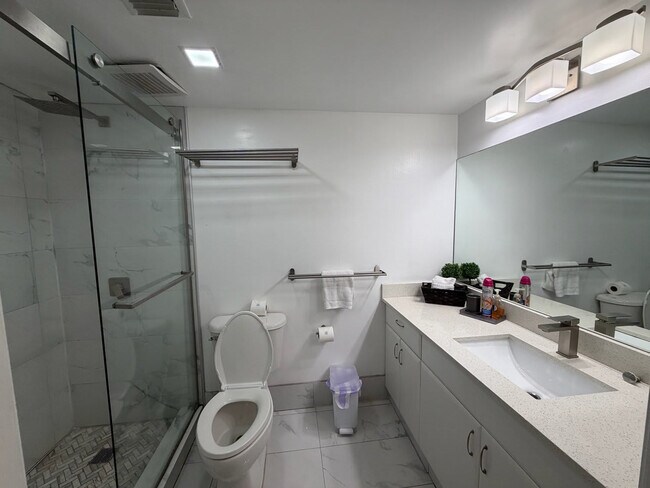 Building Photo - 1 SE 12th St