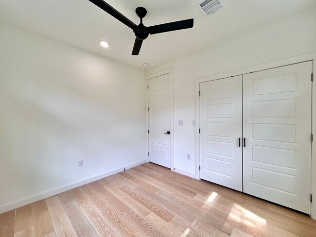 Building Photo - 1403 Cometa St