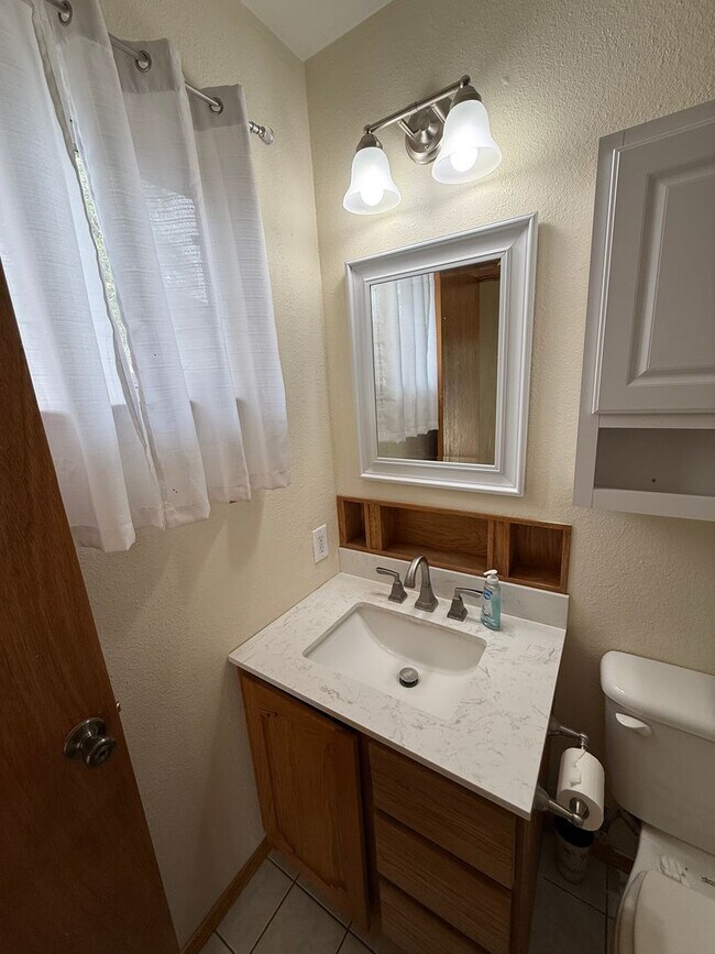 Building Photo - 2719 Topley Ave