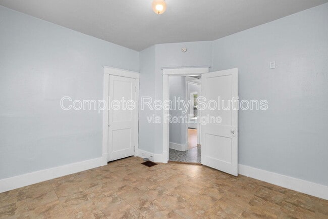 Building Photo - 8896 Alva Ave