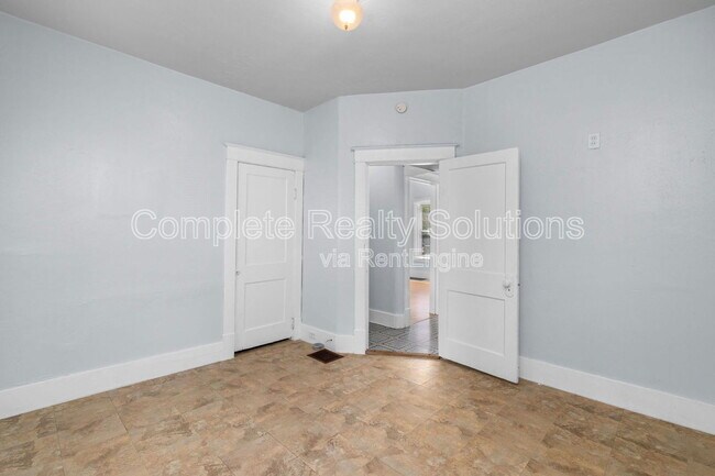 Building Photo - 8896 Alva Ave