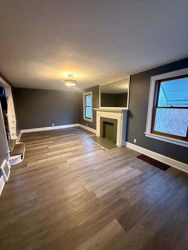 Building Photo - Three bedroom two bathroom home for rent