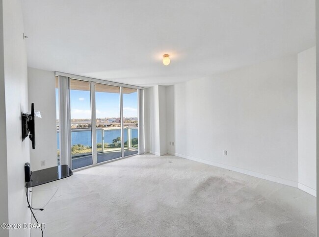 Building Photo - 231 Riverside Dr