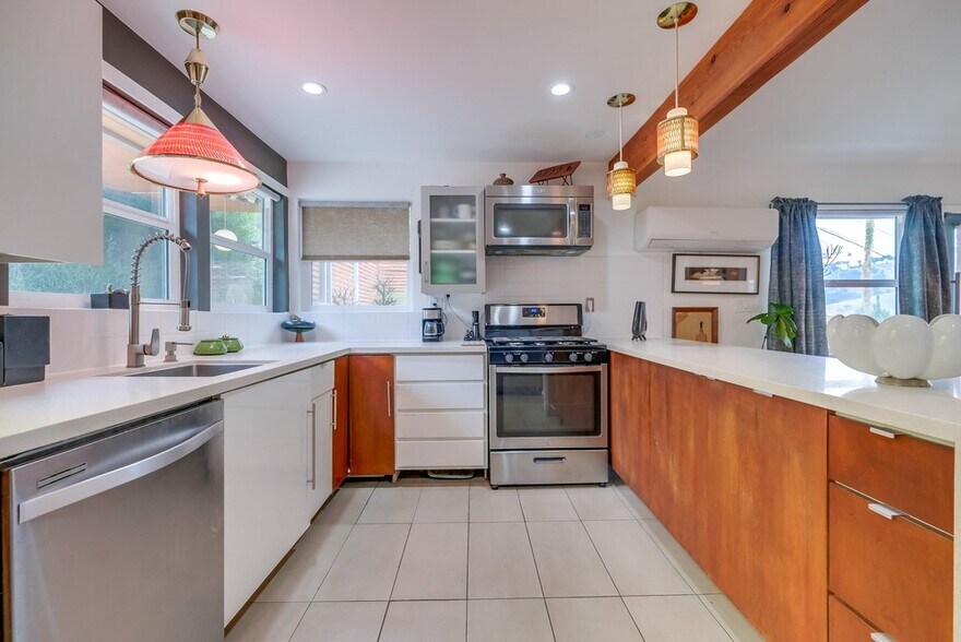 Building Photo - 4523 Tourmaline St